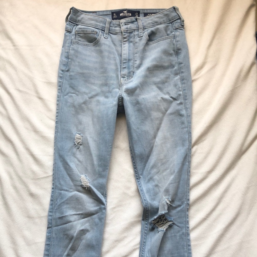 light blue ripped skinny jeans